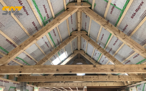 Feinstrahltechniken für Dachstöcke aus Holz