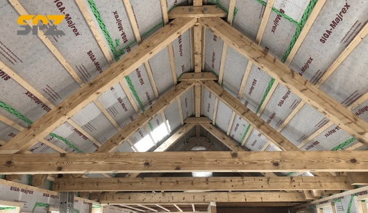 Feinstrahltechniken für Dachstöcke aus Holz